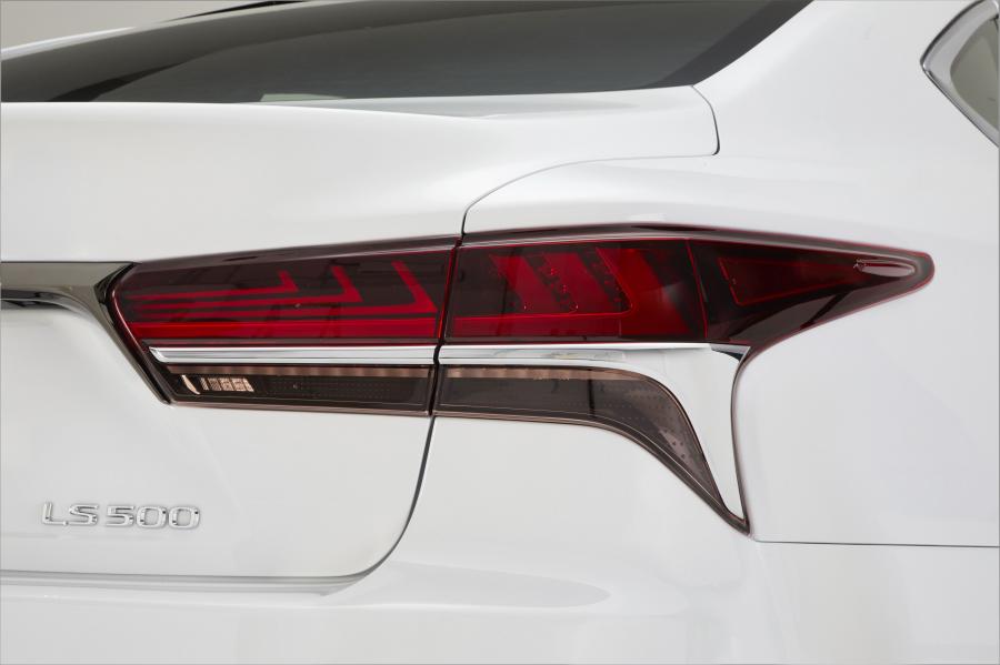 Детали экстерьера Lexus LS500 F-Sport 2017 года  (NA) (фото 24 из 66)